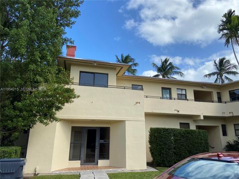 32 Camden Dr 7 Bal Harbour FL 33154