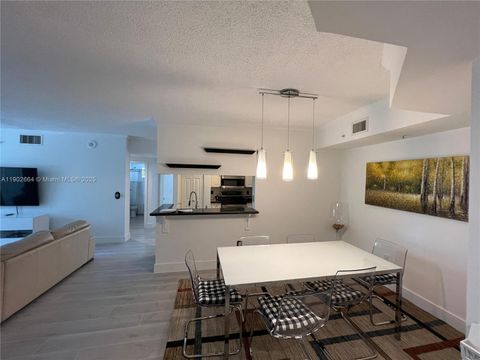 Photo of 17100 N Bay Rd #1415, Sunny Isles Beach, FL 33160 (MLS # A11902664) Photo of 17100 N Bay Rd #1415, Sunny Isles Beach, FL 33160 (MLS # A11902664)