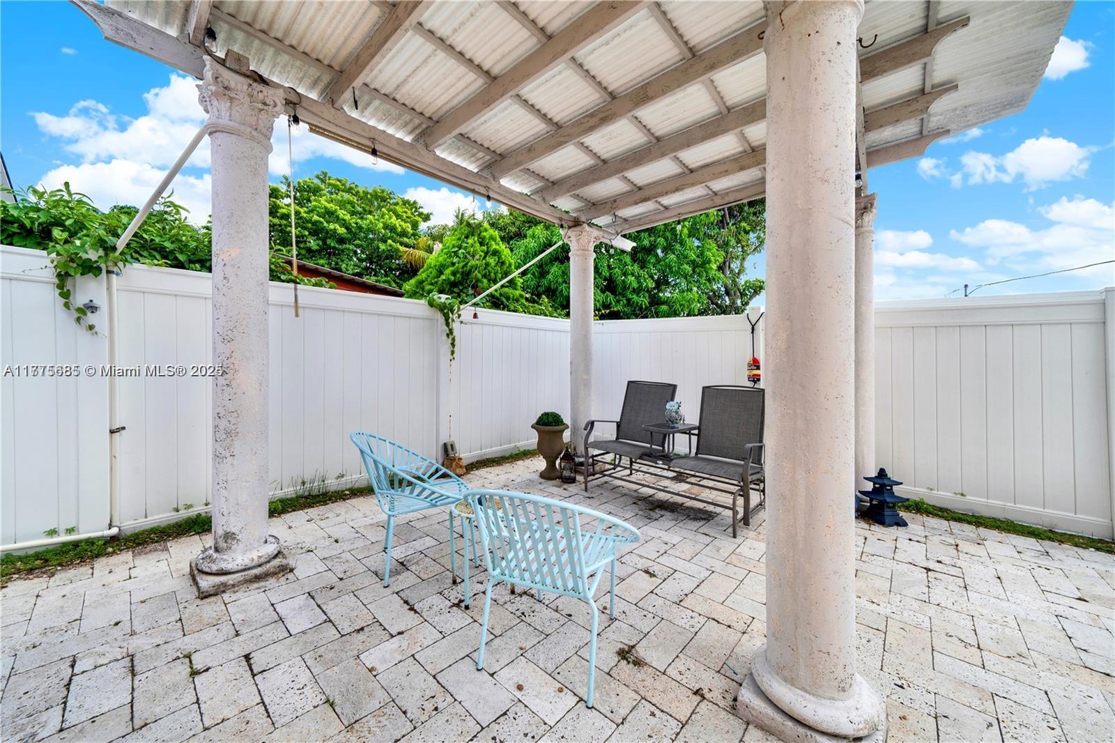 COMFORT GARDENS - Residential Income