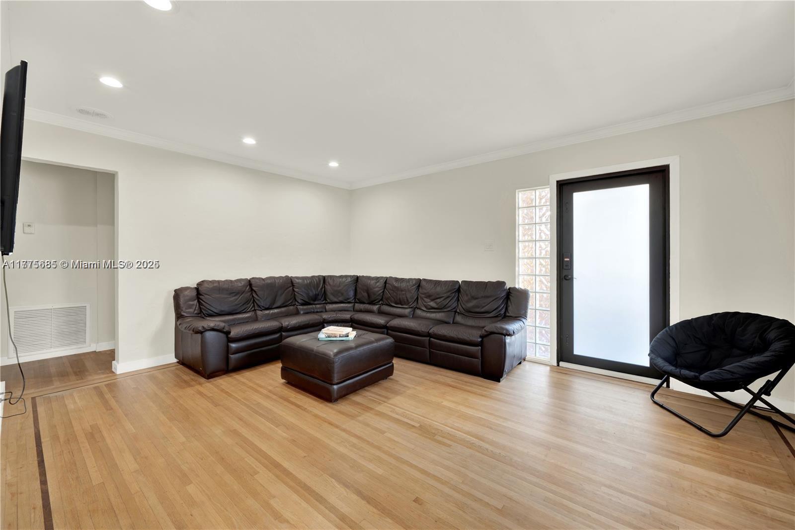 COMFORT GARDENS - Residential Income