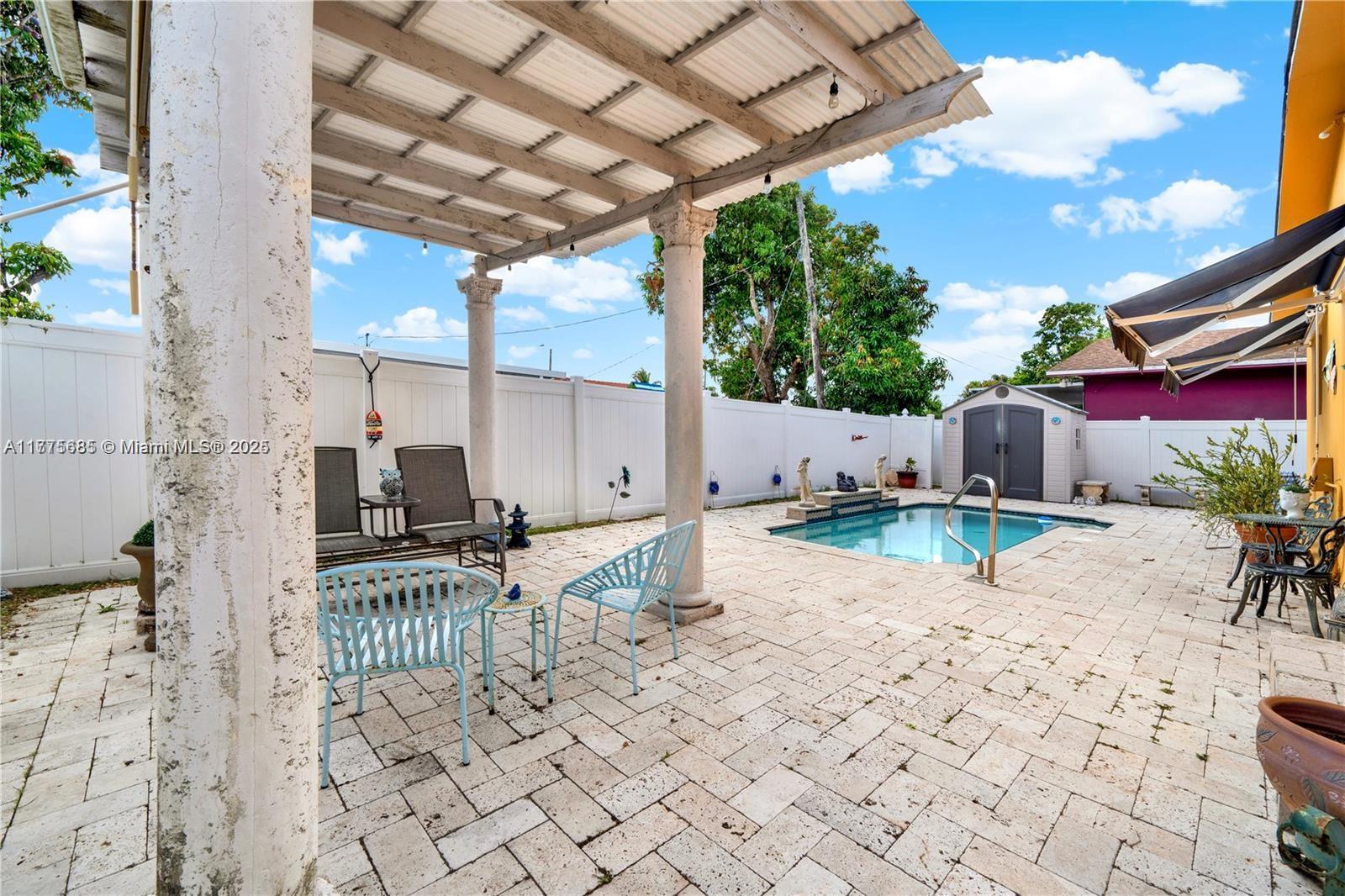COMFORT GARDENS - Residential Income