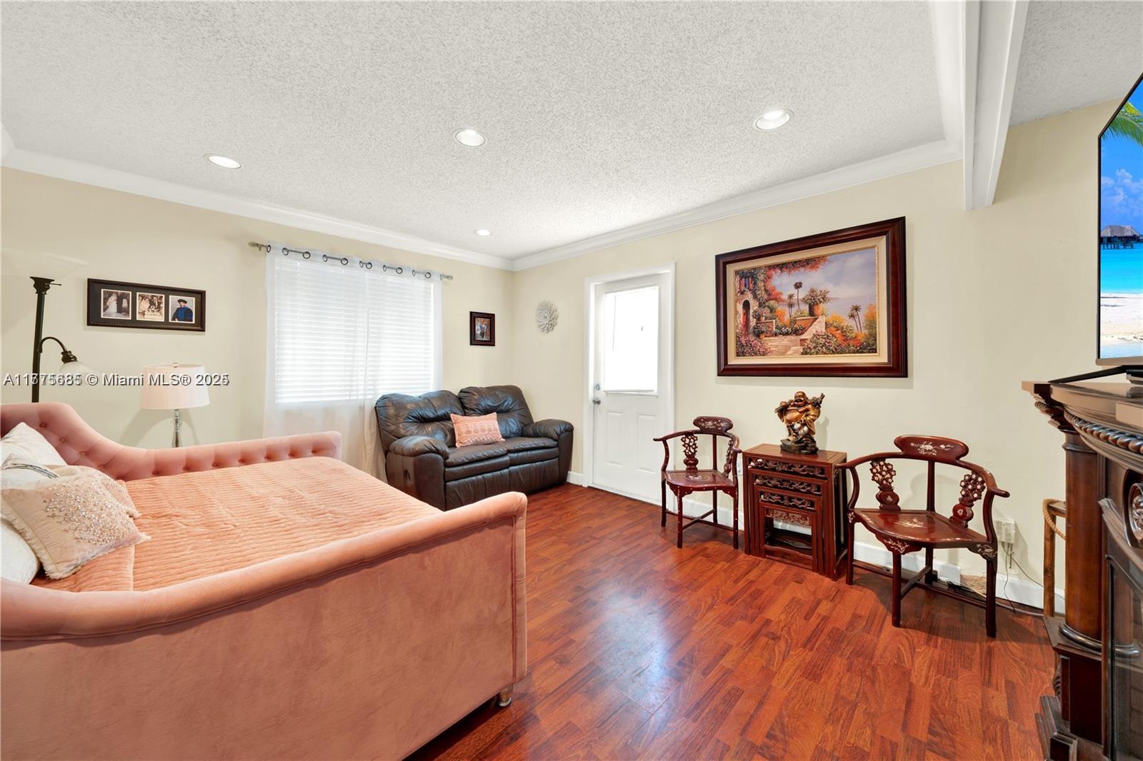 COMFORT GARDENS - Residential Income