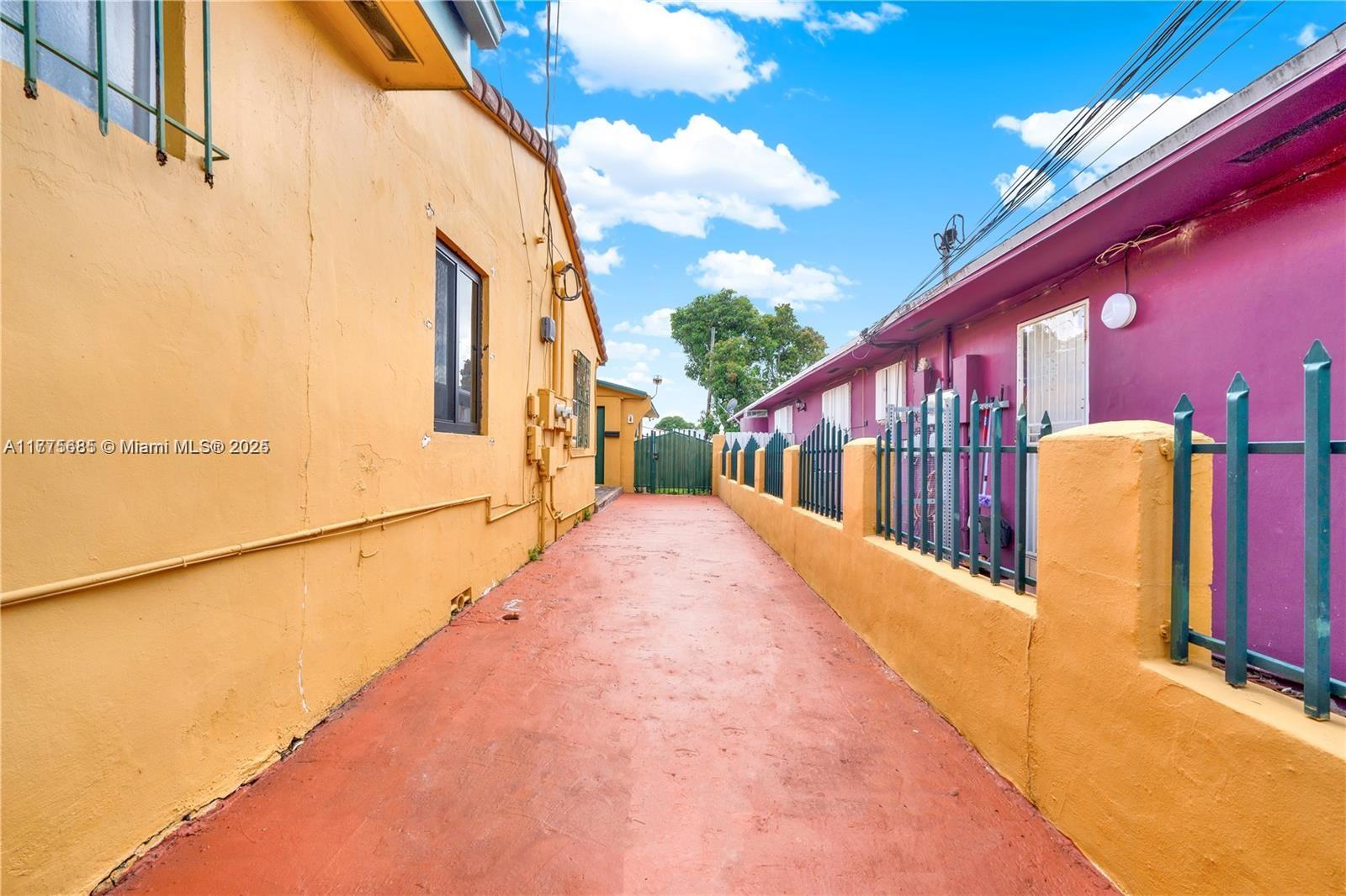 COMFORT GARDENS - Residential Income