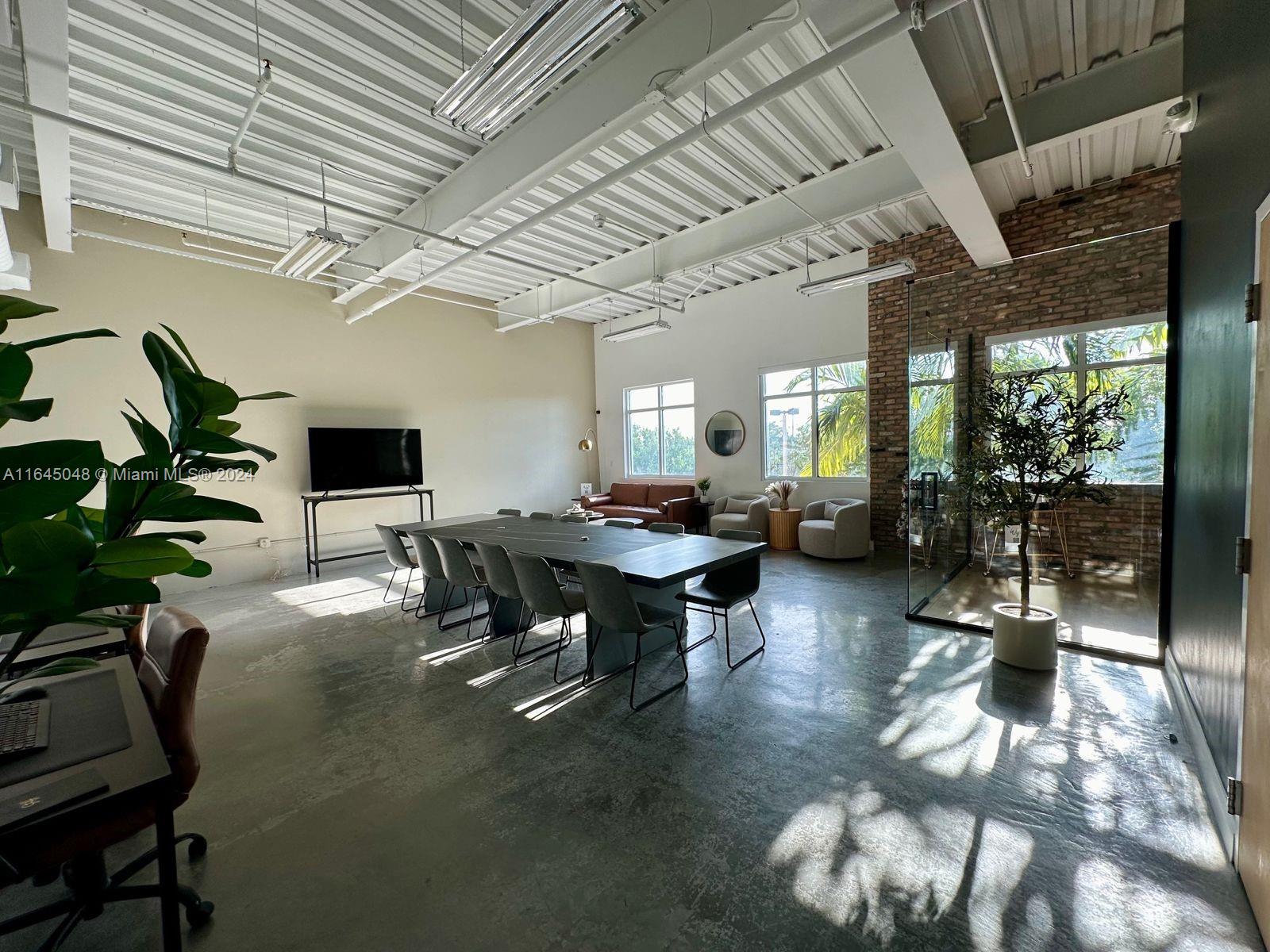 Available 1,254 SF @ $37 SF/ NNN ,
24 hours access, Controlled Access, Property Manager On Site, Security System, Kitchen, Central Heating, DDA Compliant, High Ceilings, Direct Elevator Exposure, Plug & Play, Controllable Air Conditioning,