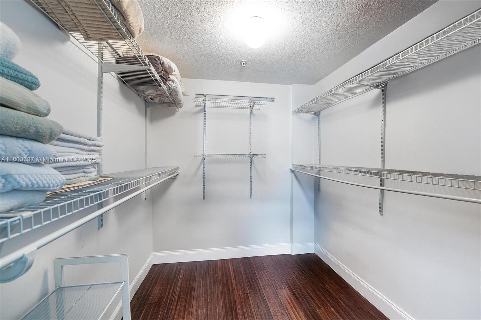 THE SAIL CONDO - Residential