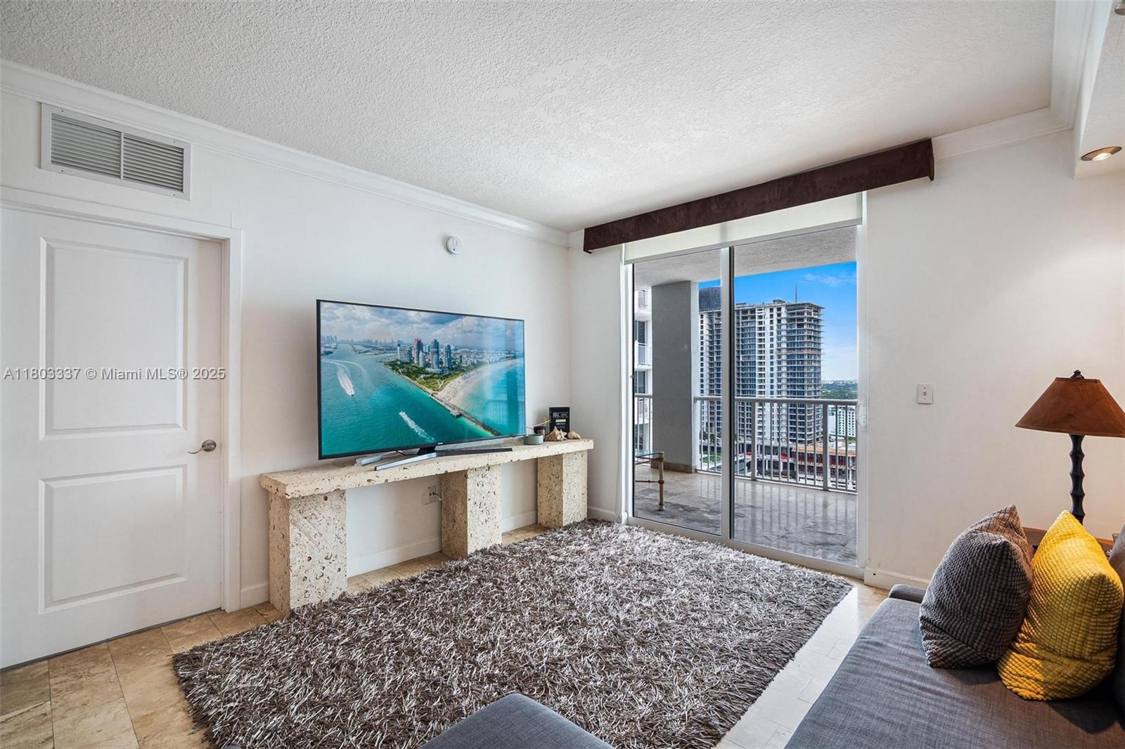 170 SE 14th St 2805