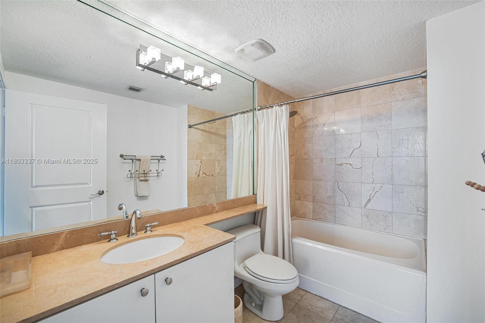 THE SAIL CONDO - Residential