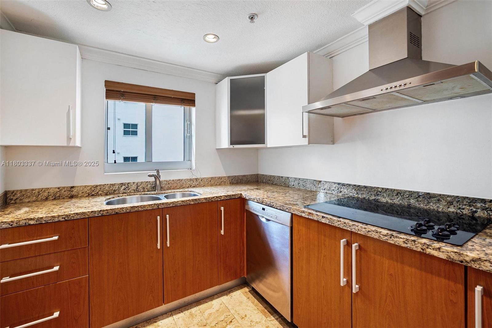 THE SAIL CONDO - Residential