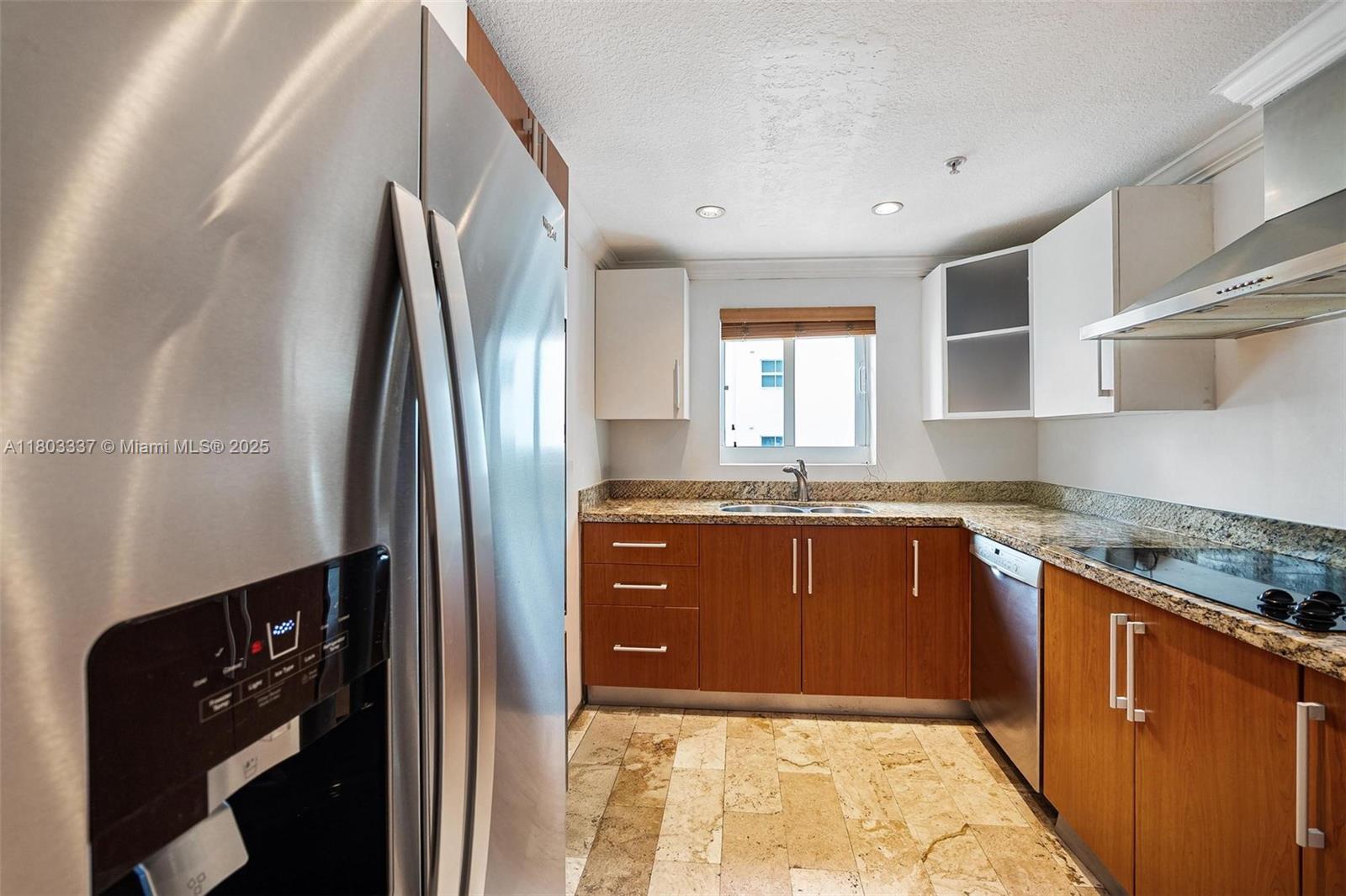 THE SAIL CONDO - Residential