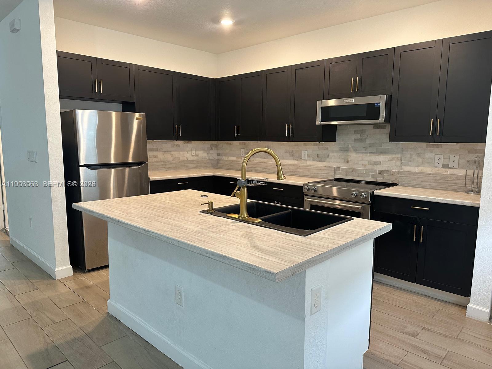 PINE ISLE - Residential