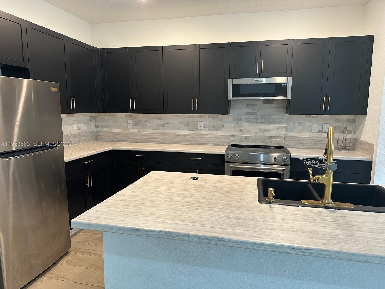 PINE ISLE - Residential