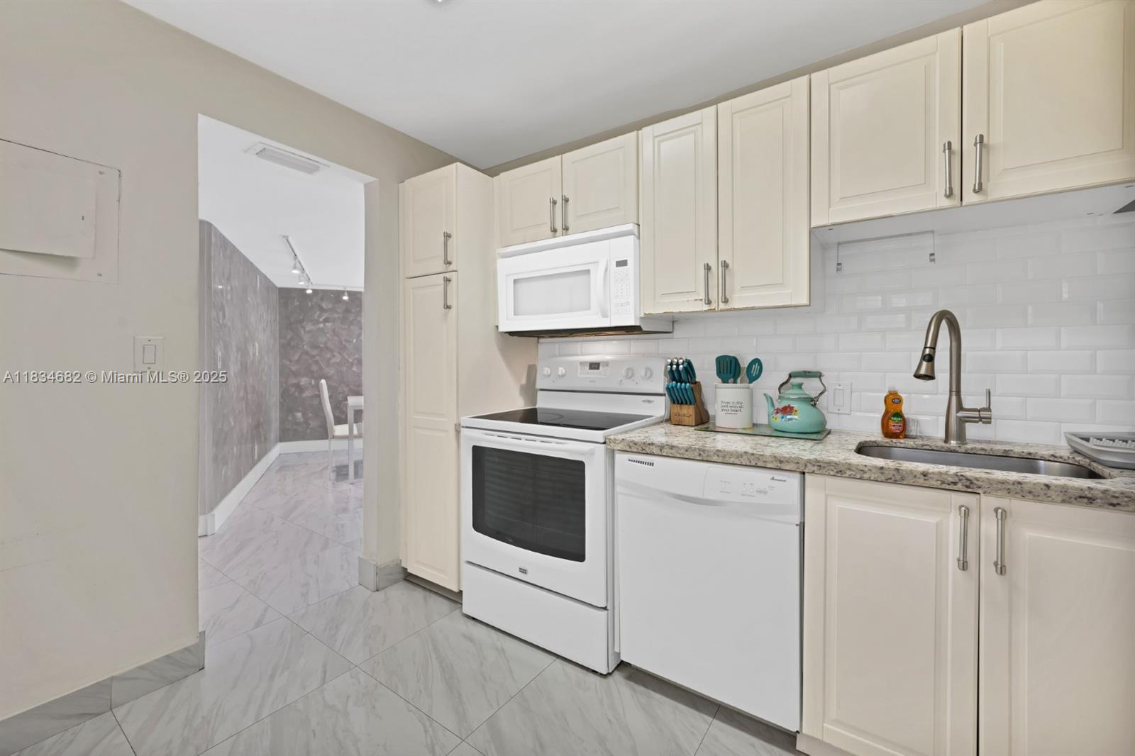 BRAVURA II CONDO - Residential Lease