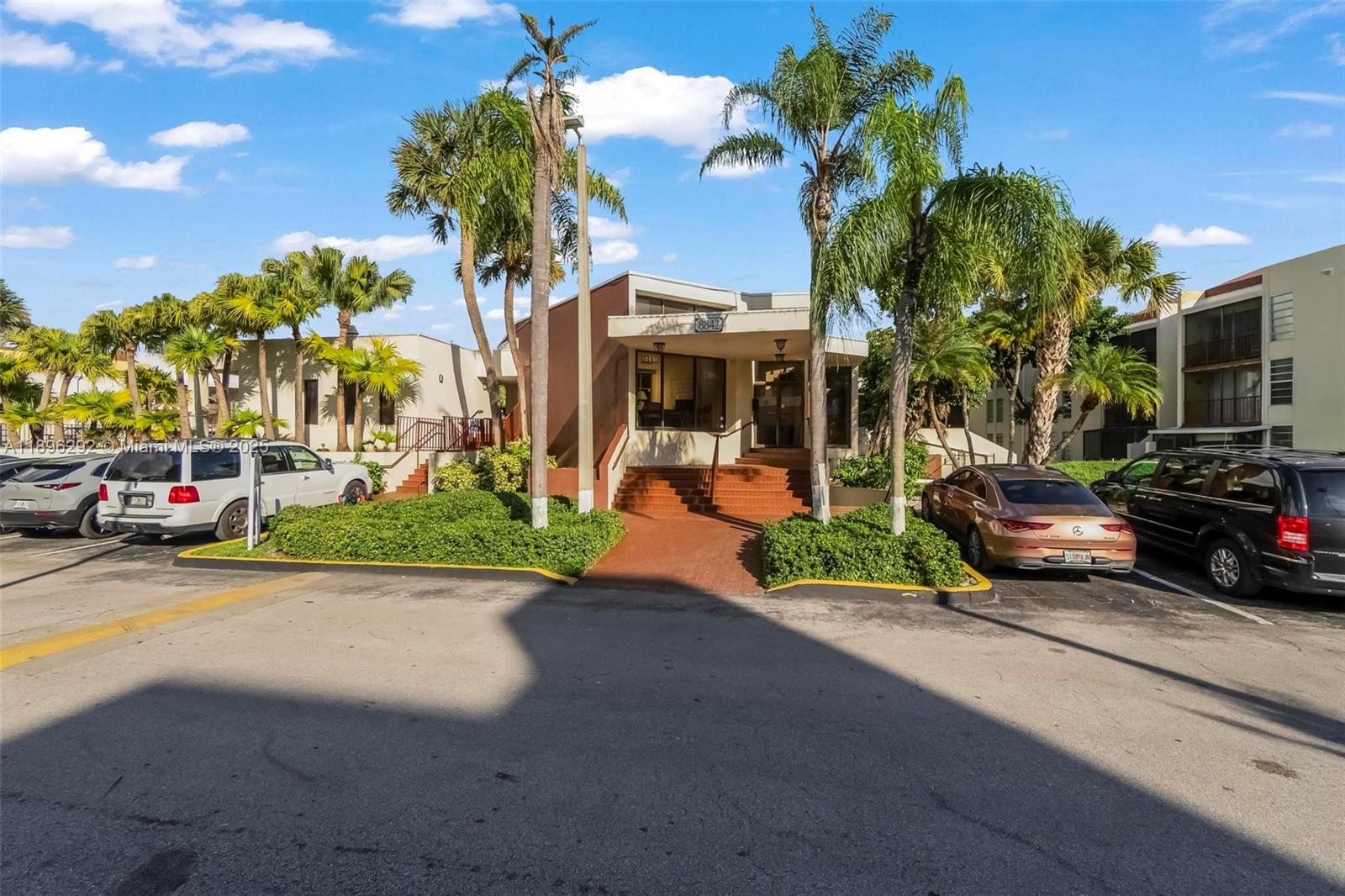 8860 Fontainebleau Blvd 304