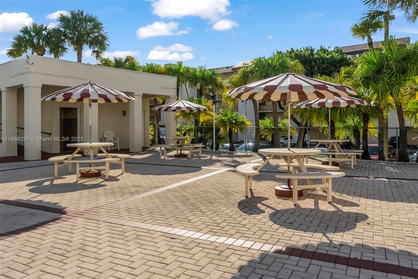 8860 Fontainebleau Blvd 304