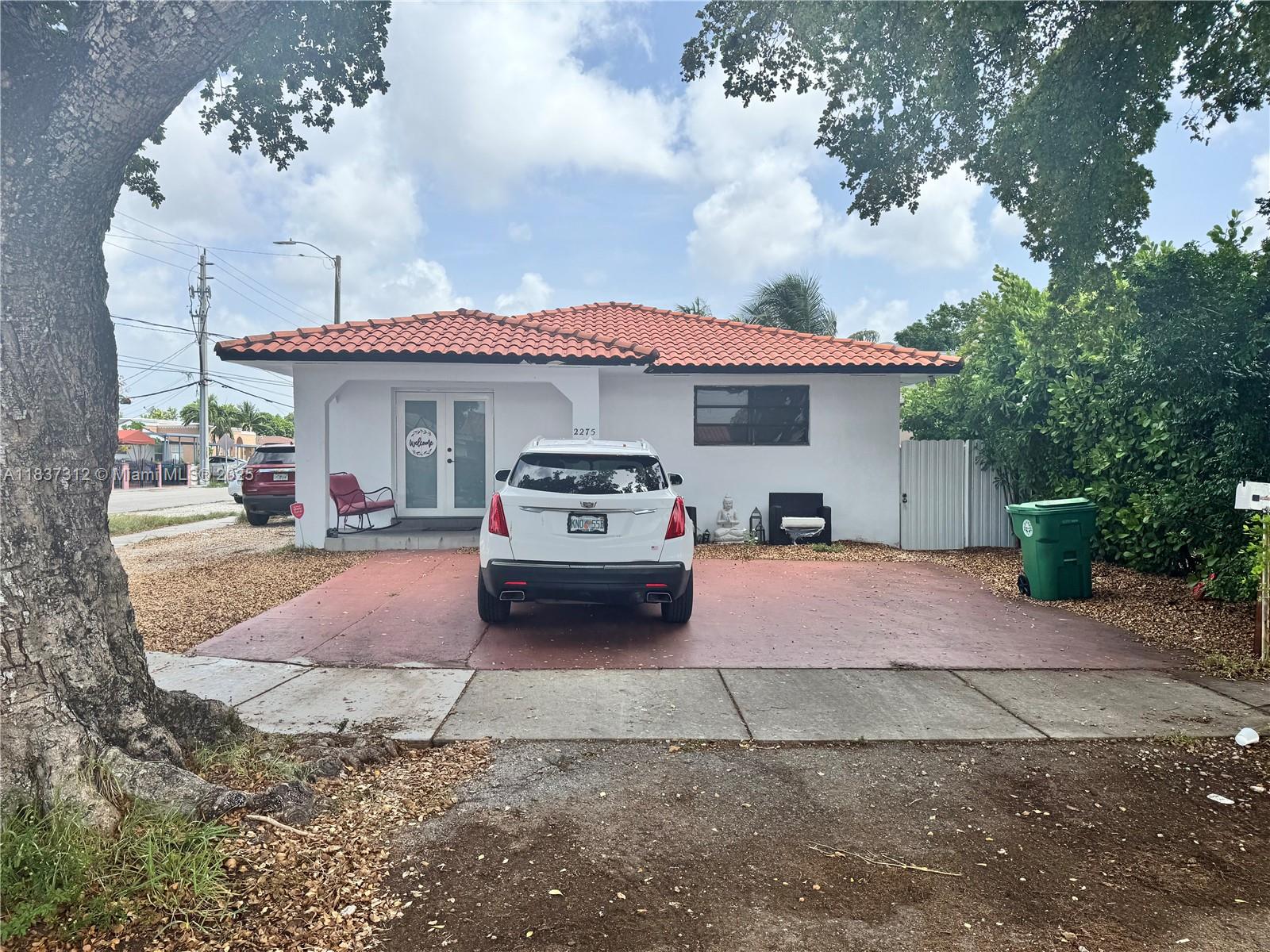 Excellent income-producing property located in one of the best areas of Miami! Currently generating $8,500/month Whether you’re looking to live or add a high-performing asset to your investment portfolio, this property offers immediate cash flow and long-term value in a prime location.