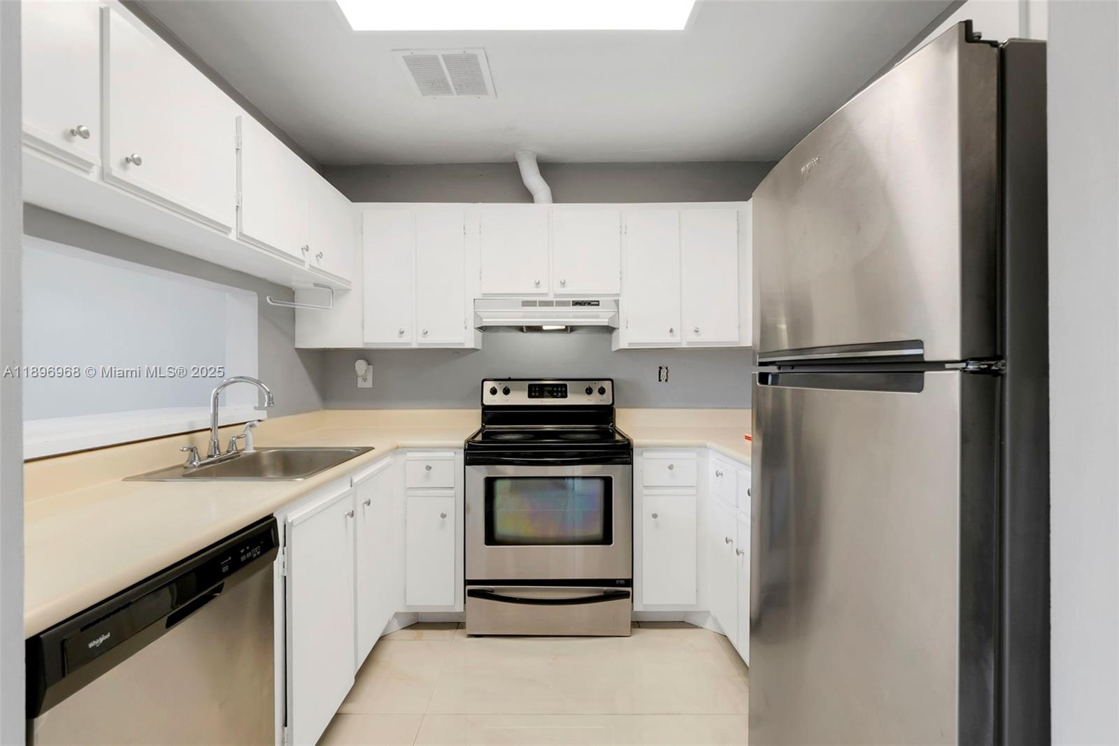 CONQUISTADOR PARK CONDO - Residential