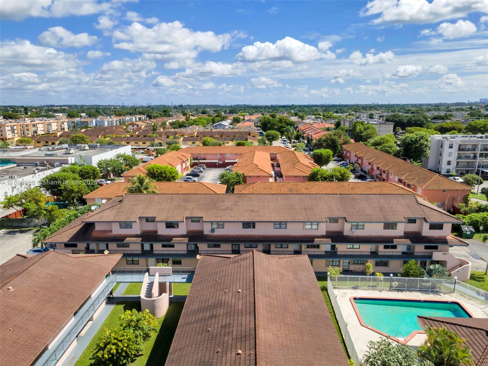 CONQUISTADOR PARK CONDO - Residential