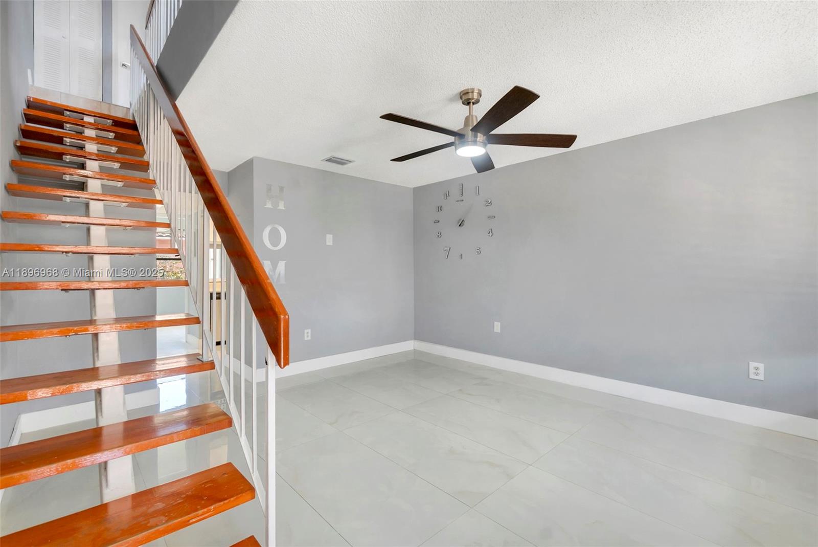 CONQUISTADOR PARK CONDO - Residential