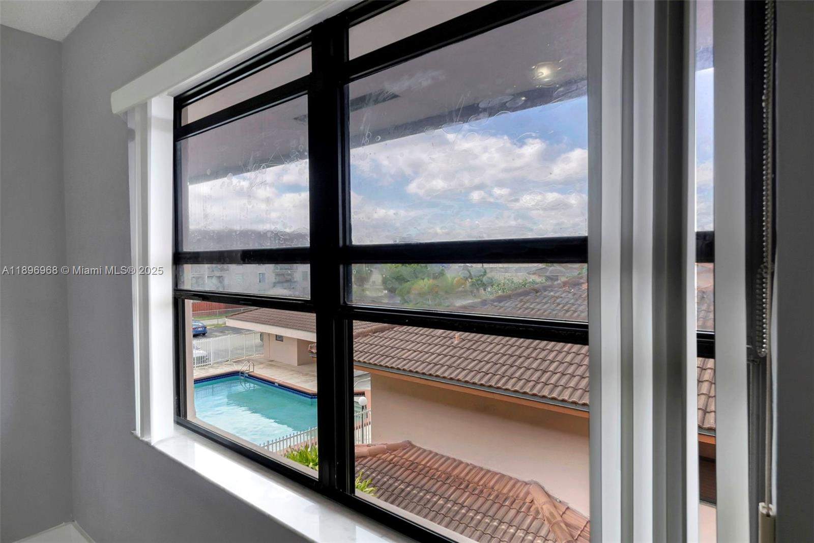 CONQUISTADOR PARK CONDO - Residential