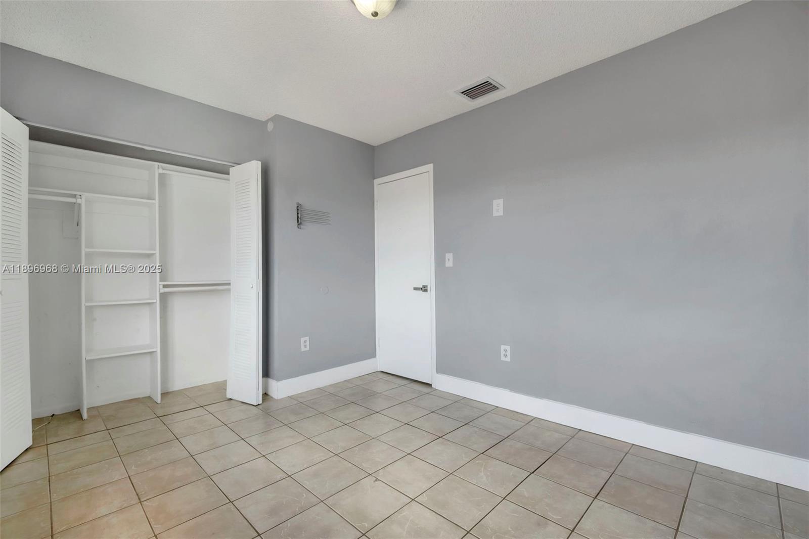 CONQUISTADOR PARK CONDO - Residential