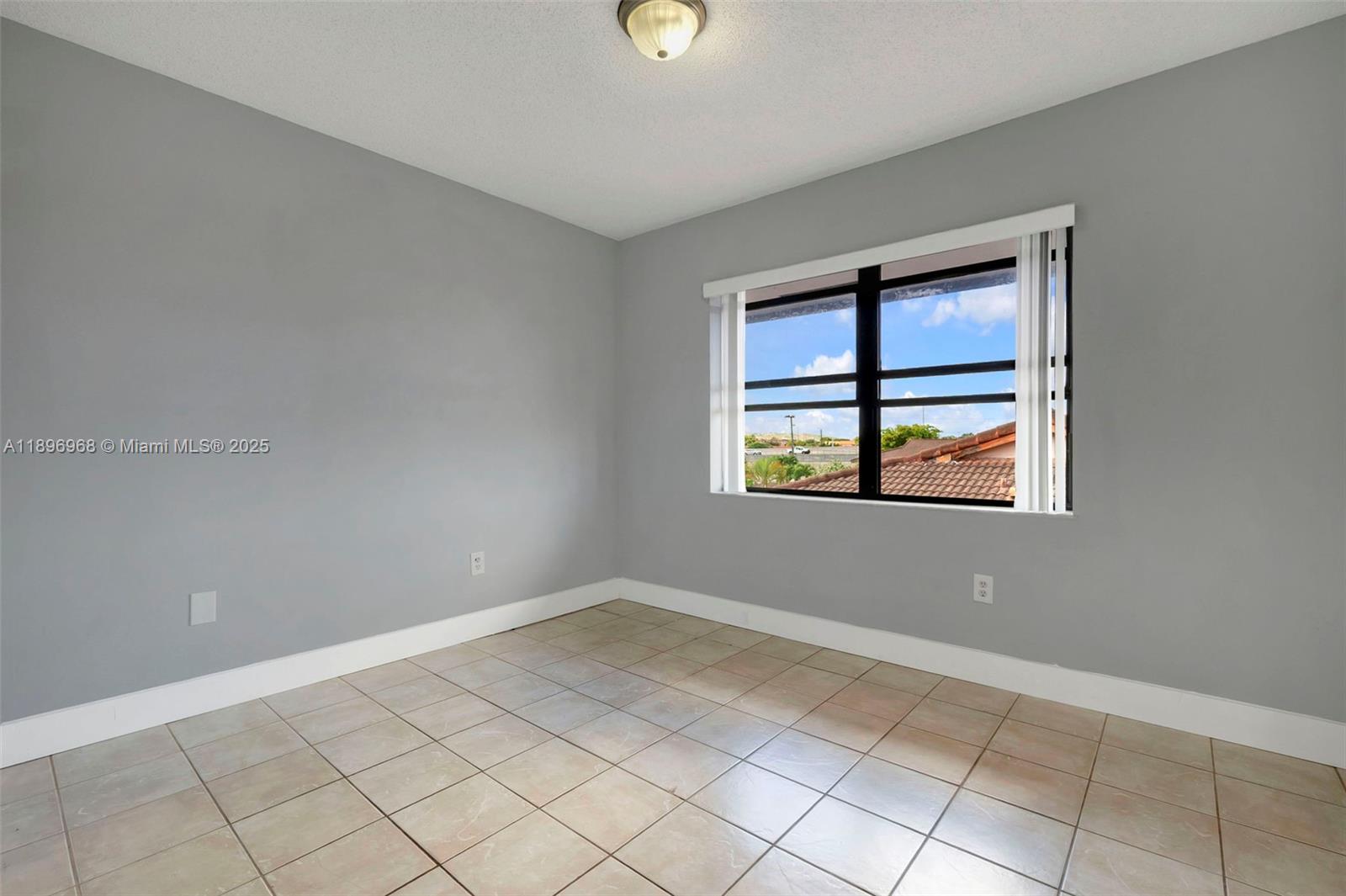 CONQUISTADOR PARK CONDO - Residential