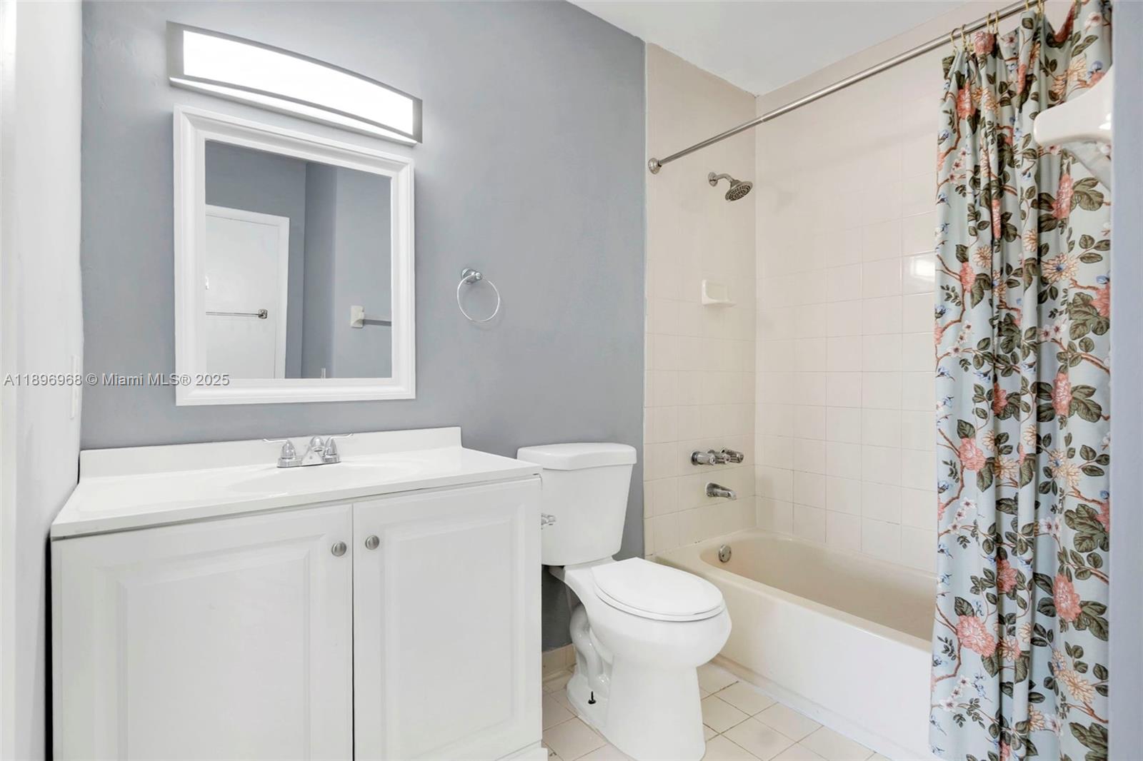 CONQUISTADOR PARK CONDO - Residential