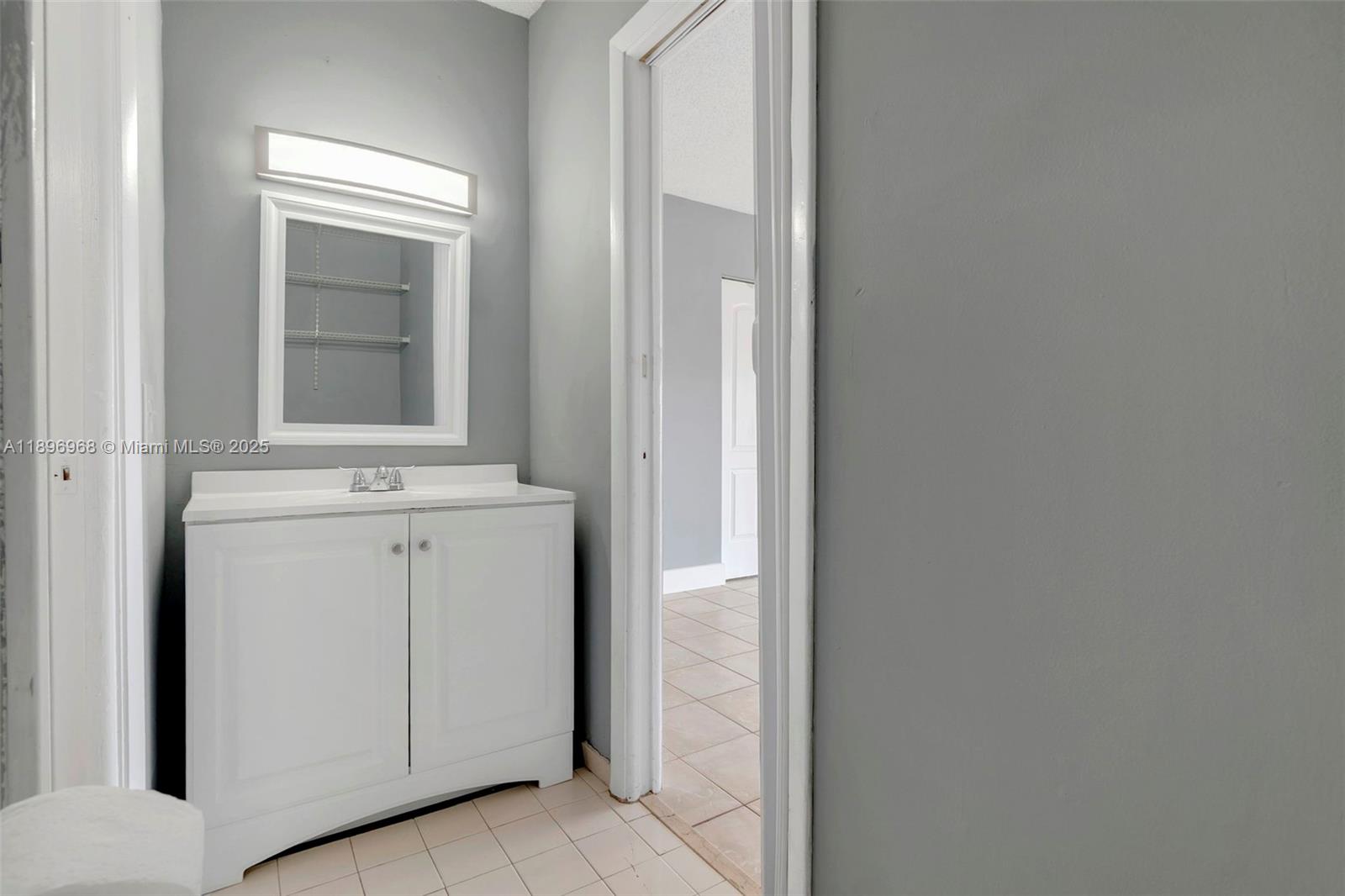 CONQUISTADOR PARK CONDO - Residential