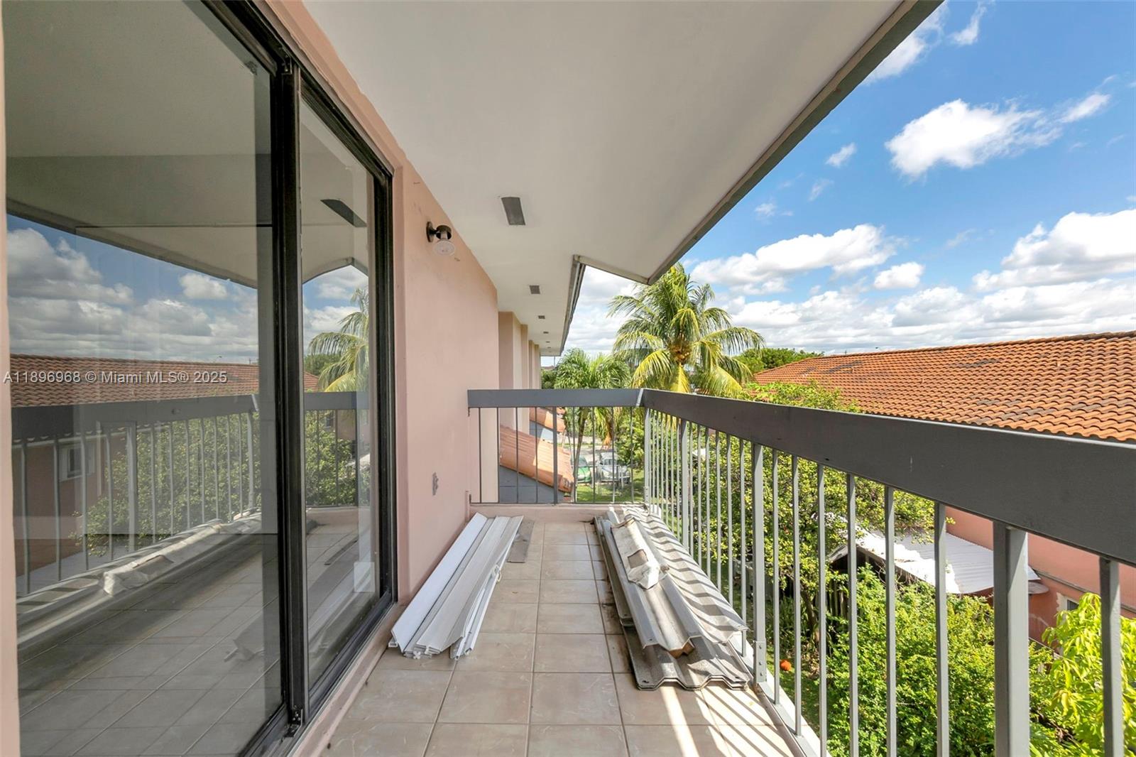 CONQUISTADOR PARK CONDO - Residential