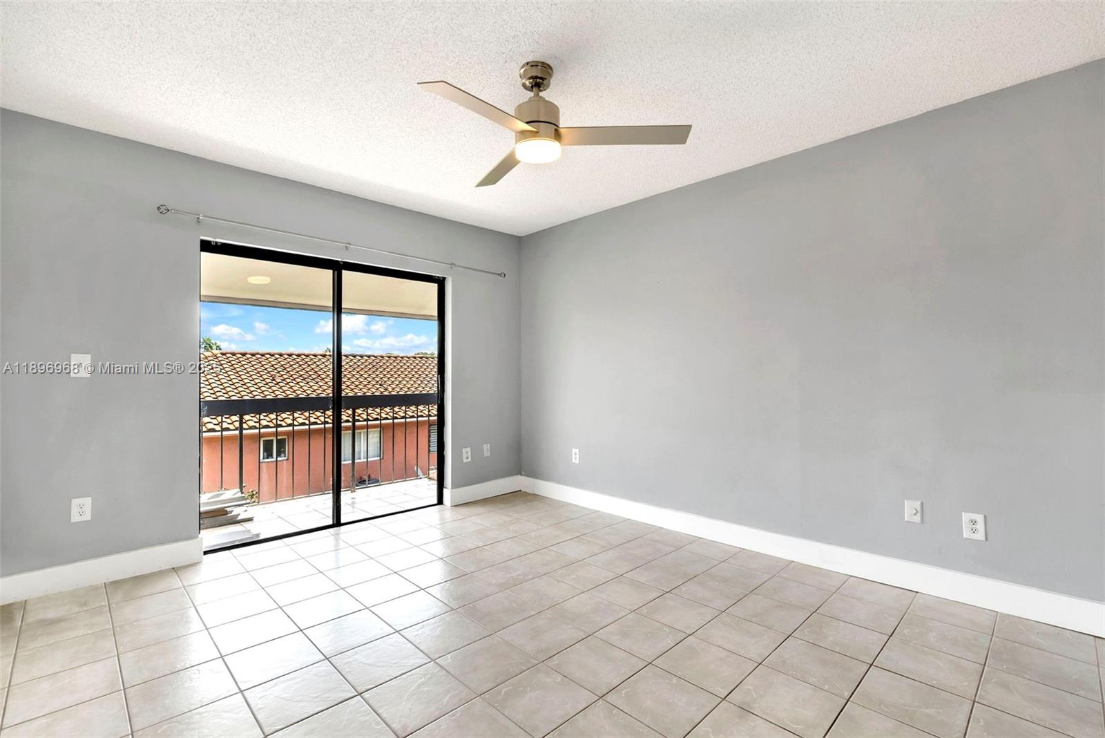 CONQUISTADOR PARK CONDO - Residential