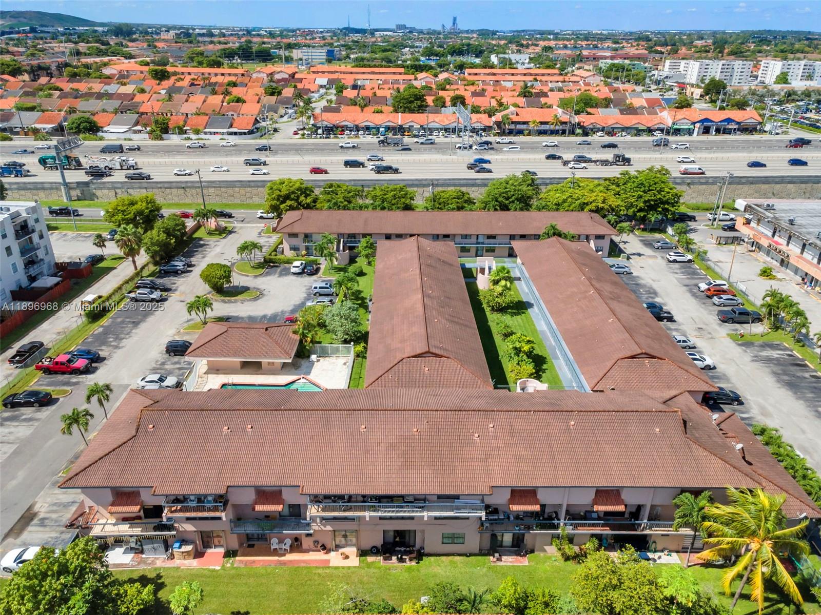 CONQUISTADOR PARK CONDO - Residential