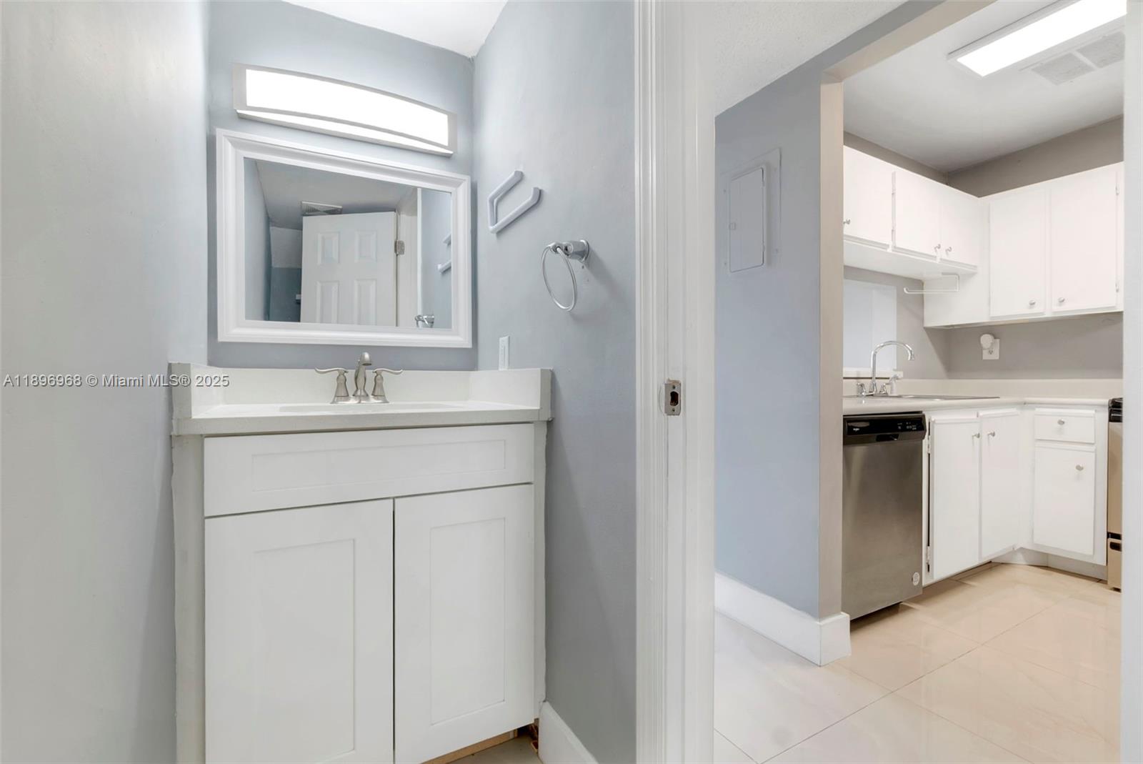CONQUISTADOR PARK CONDO - Residential