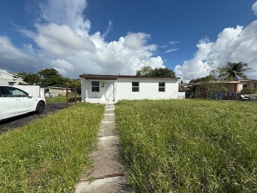 Photo of 1631 NW 14 Ct #1631, Fort Lauderdale, FL 33311 (MLS # A11887501)