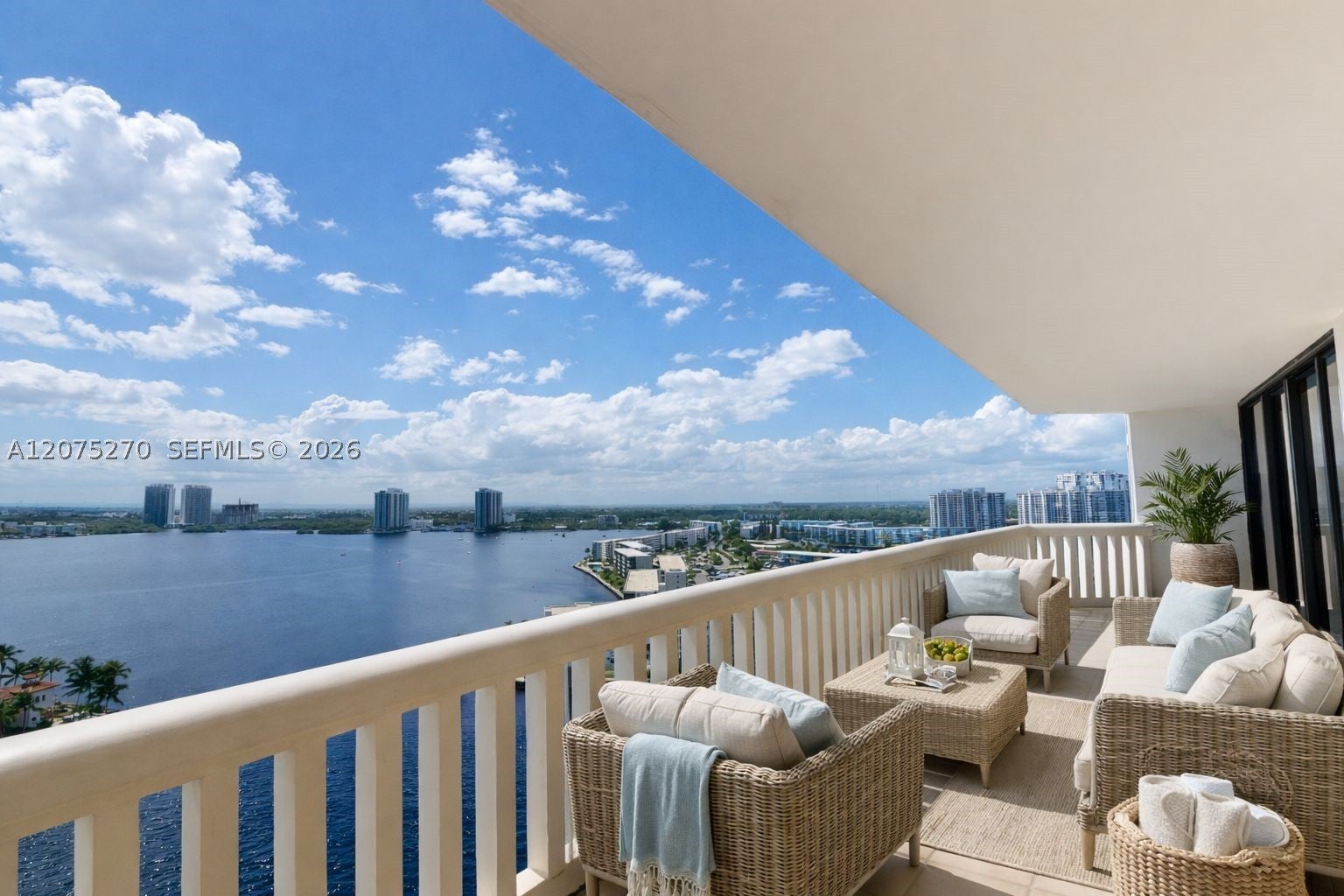 1000 W Island Blvd 1812