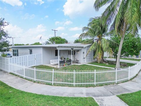 Single Family Residence in Cutler Bay FL 10521 201st Ter Ter.jpg