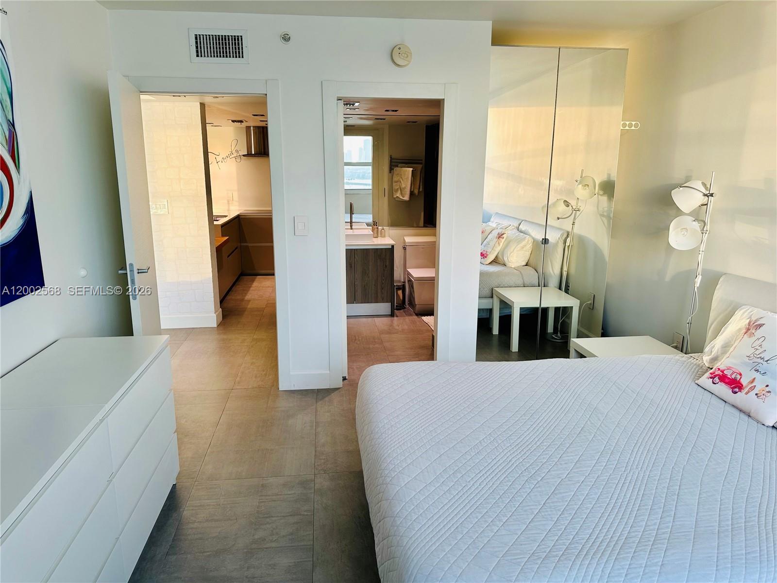 THE FLORIDIAN CONDO - Residential Lease