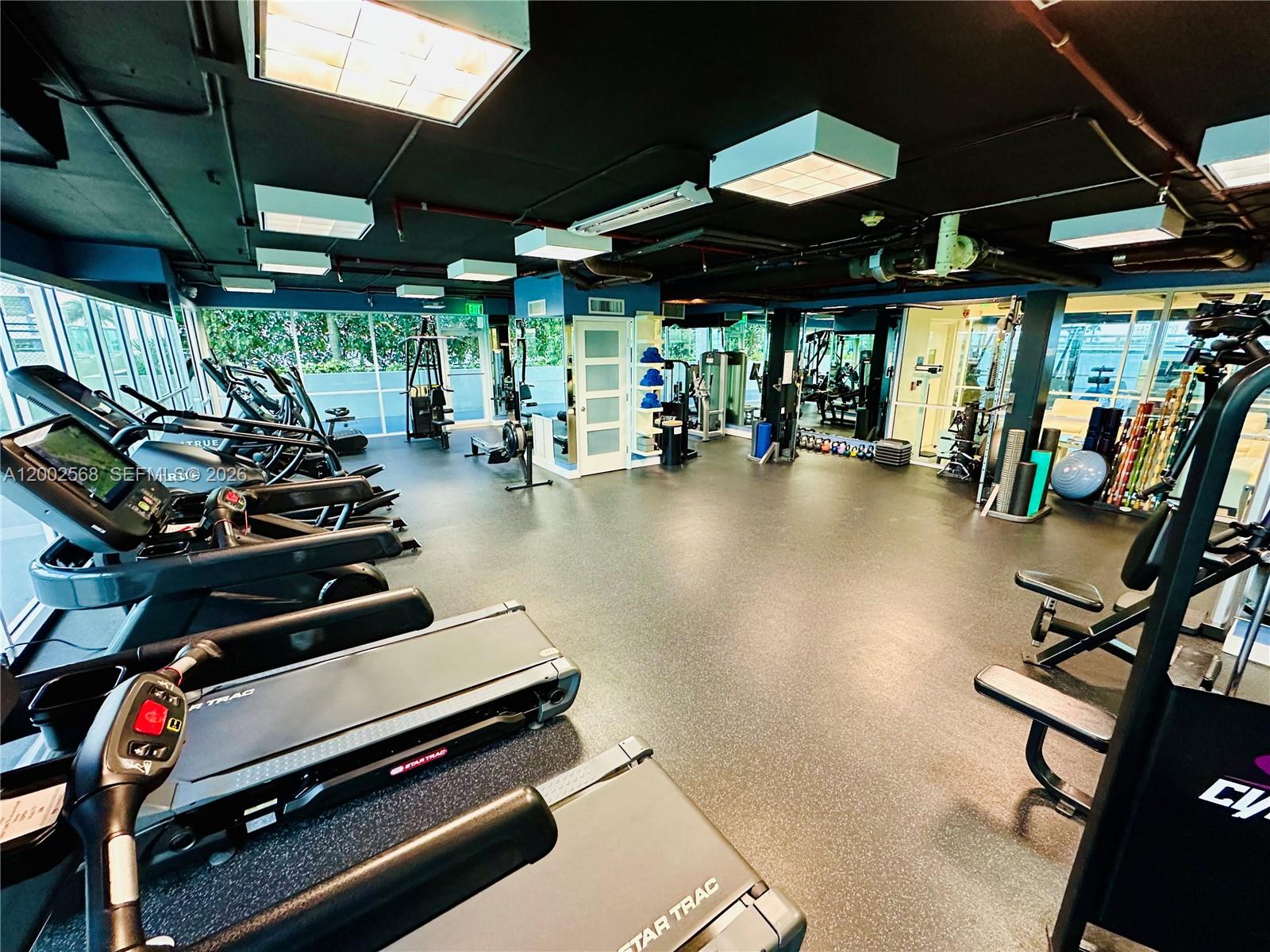 THE FLORIDIAN CONDO - Residential Lease