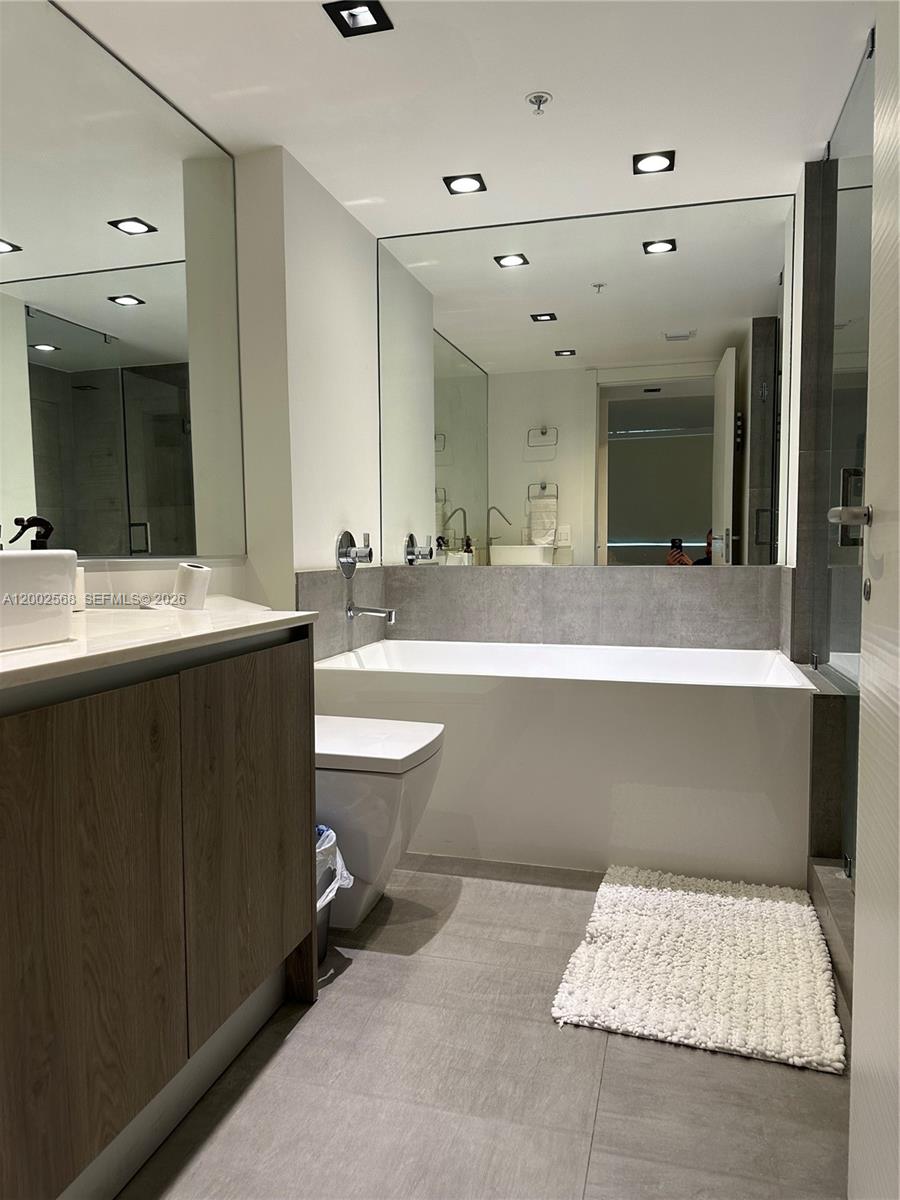 THE FLORIDIAN CONDO - Residential Lease