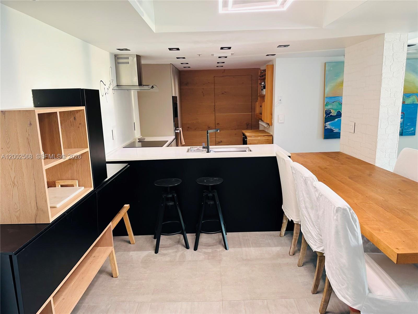 THE FLORIDIAN CONDO - Residential Lease