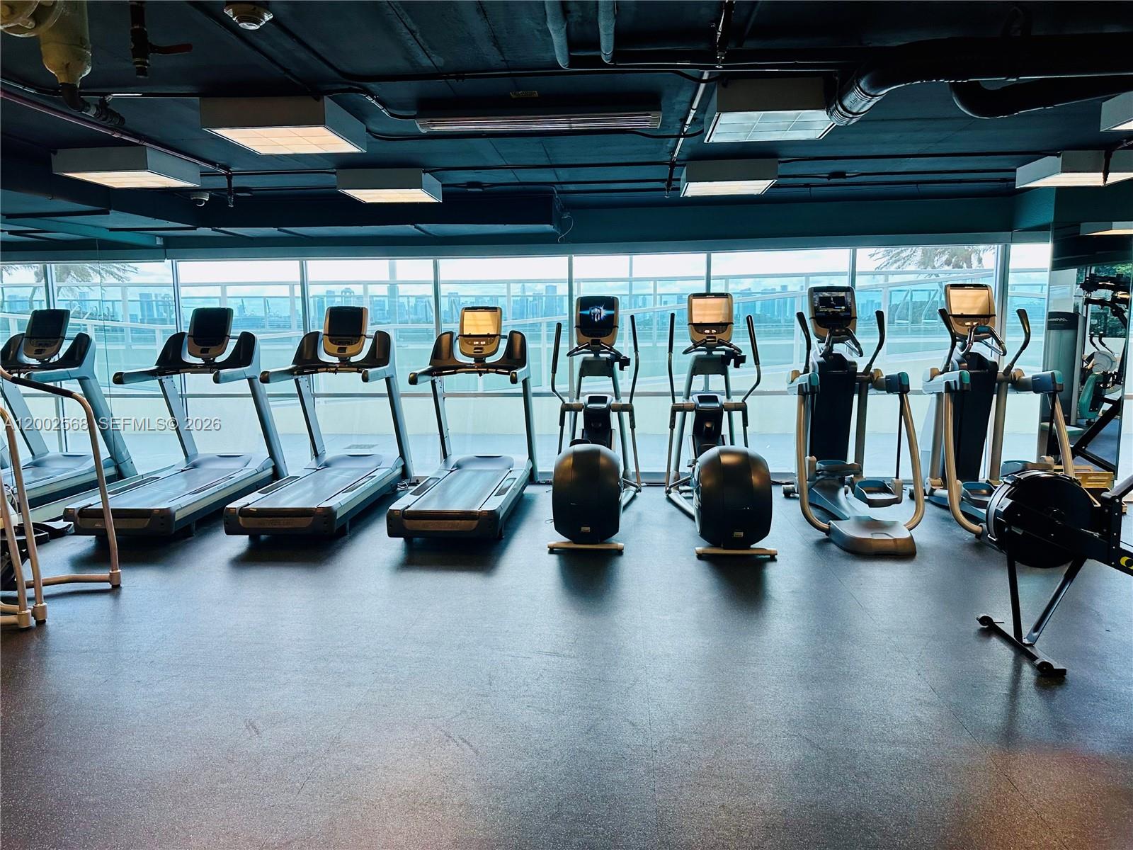 THE FLORIDIAN CONDO - Residential Lease