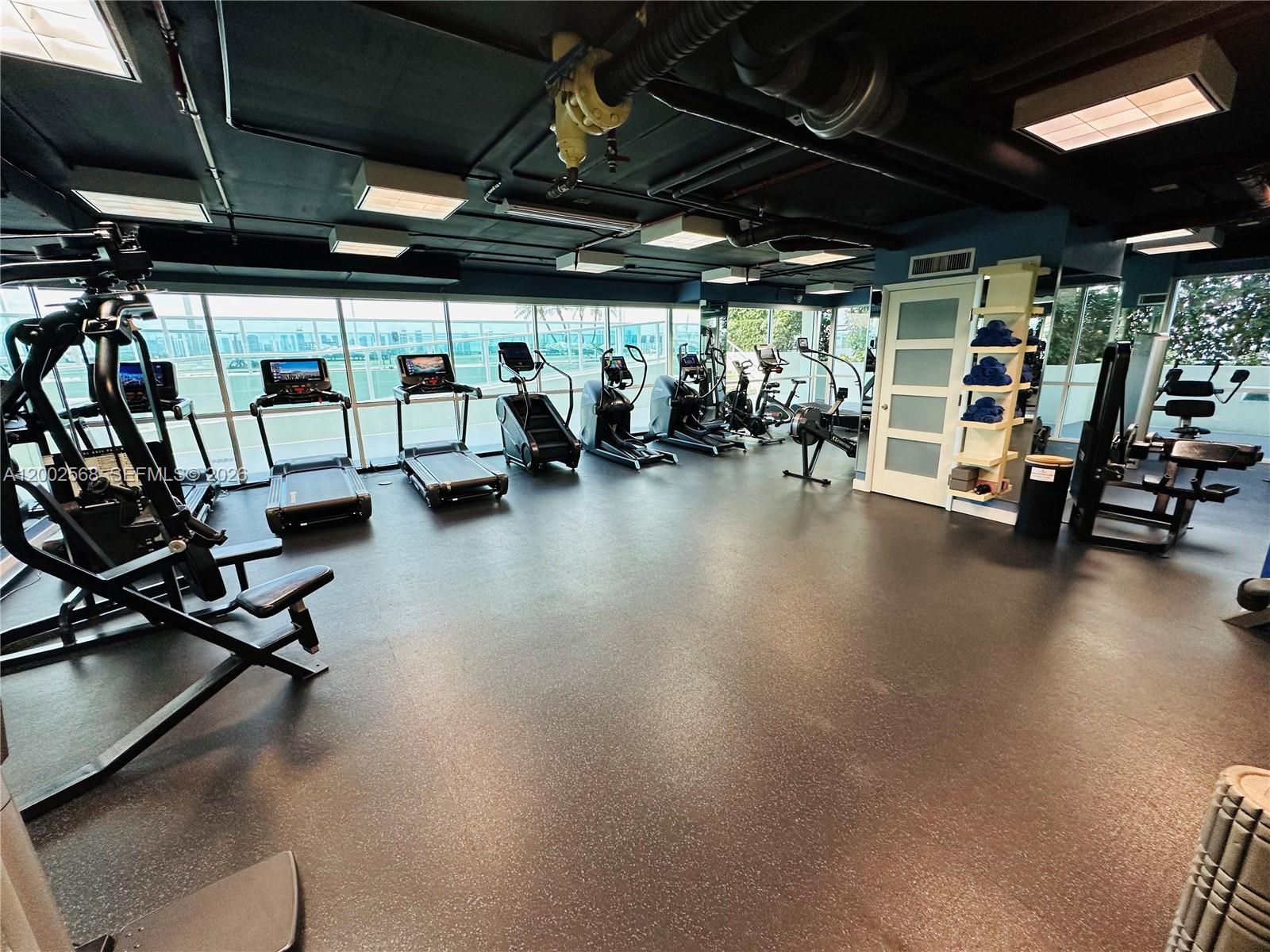 THE FLORIDIAN CONDO - Residential Lease