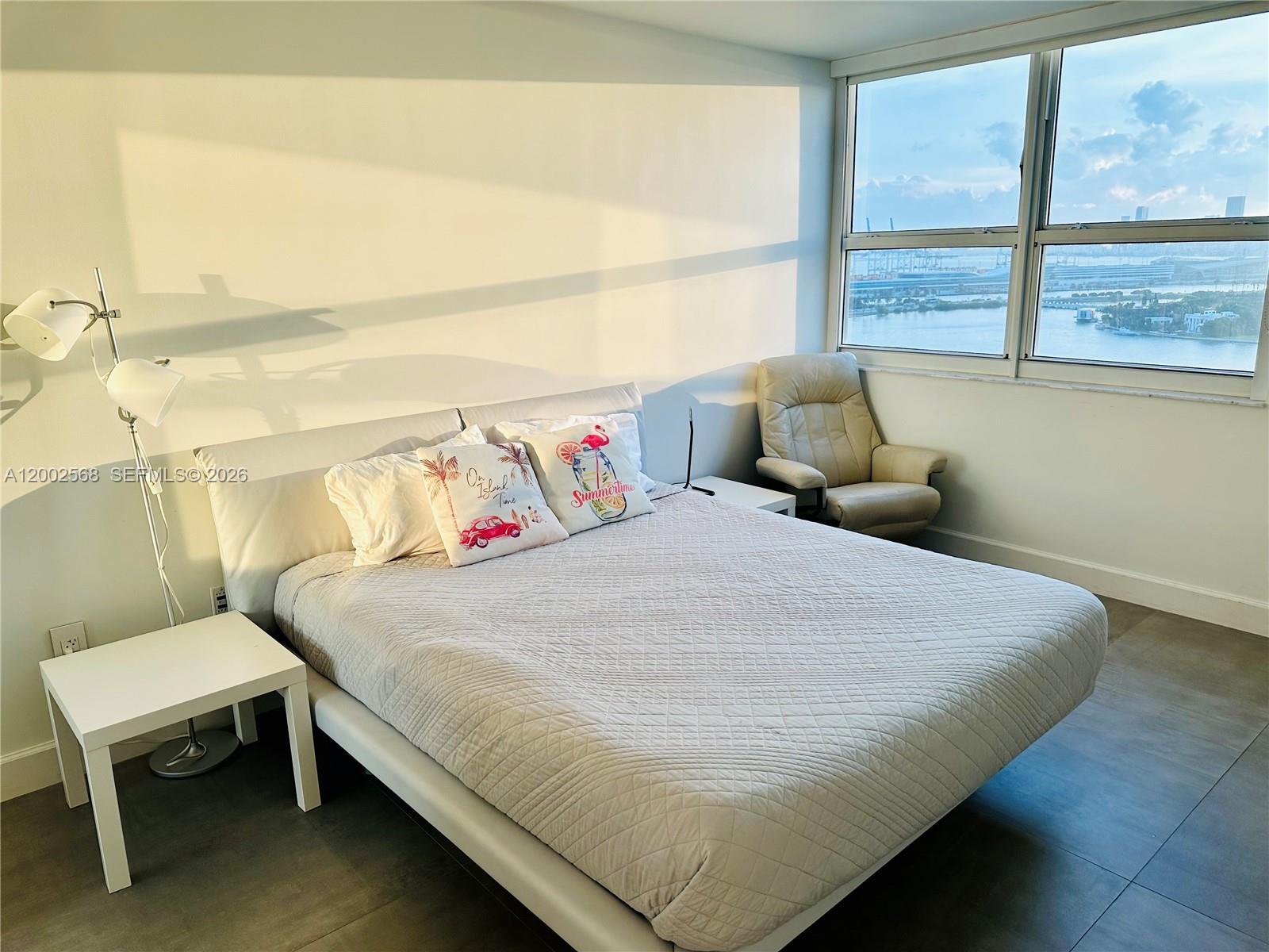 THE FLORIDIAN CONDO - Residential Lease