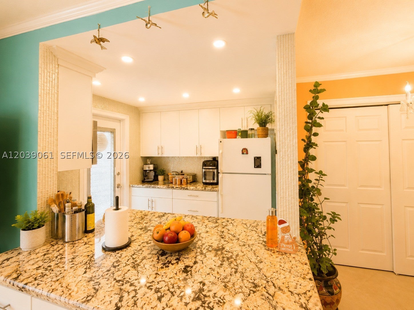 1725 James Ave 12A