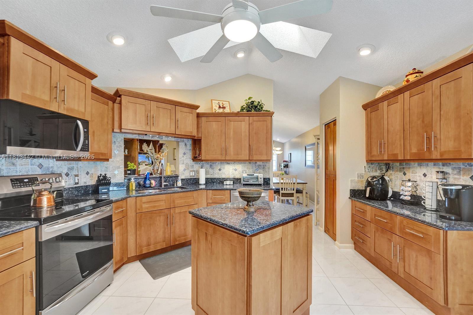 SAWGRASS LAKES HOMES - Residential