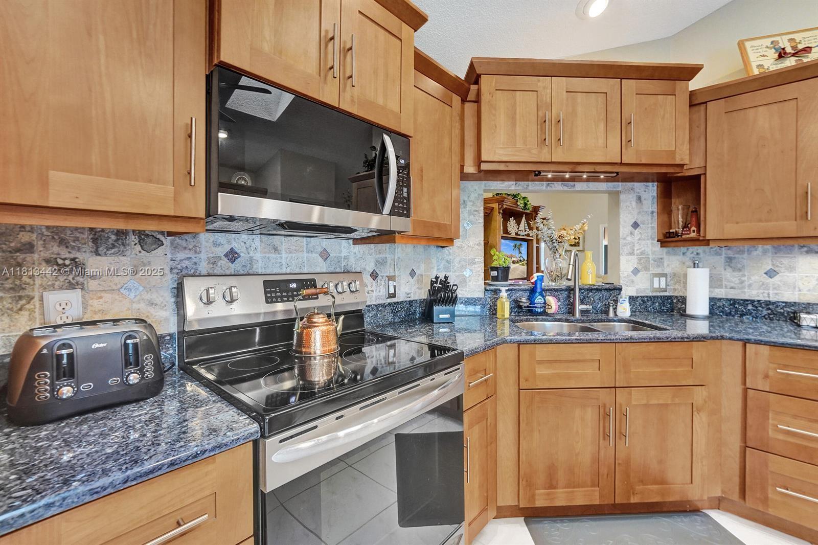 SAWGRASS LAKES HOMES - Residential