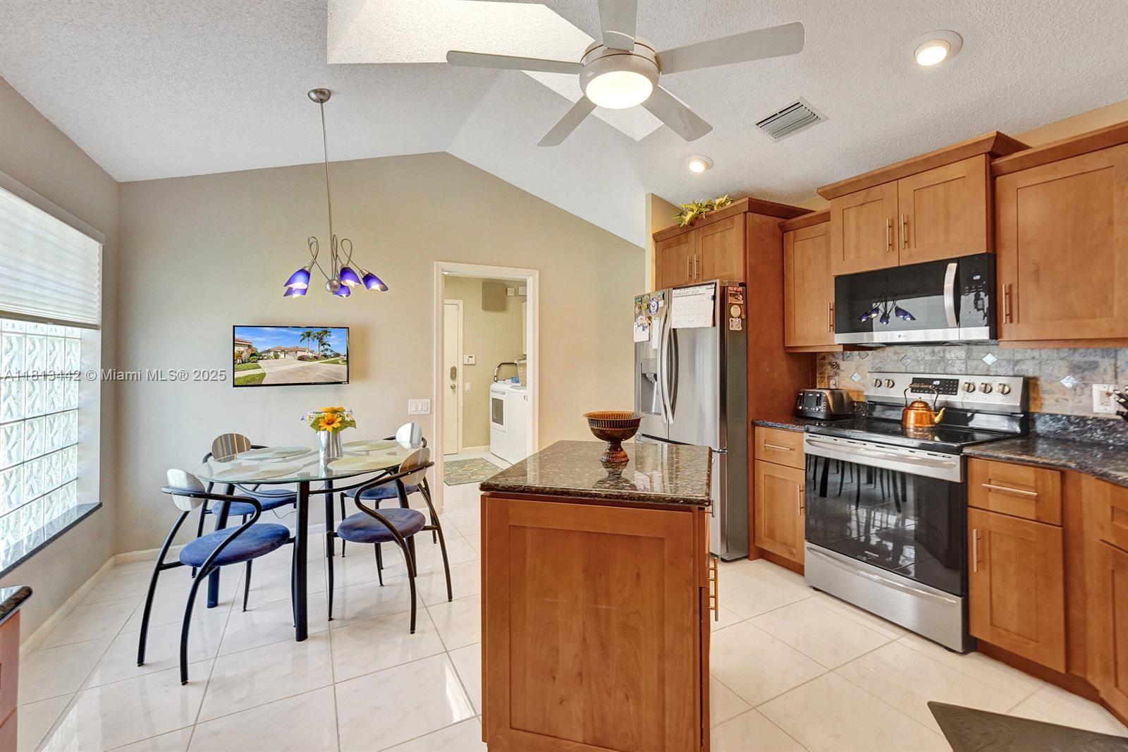 SAWGRASS LAKES HOMES - Residential