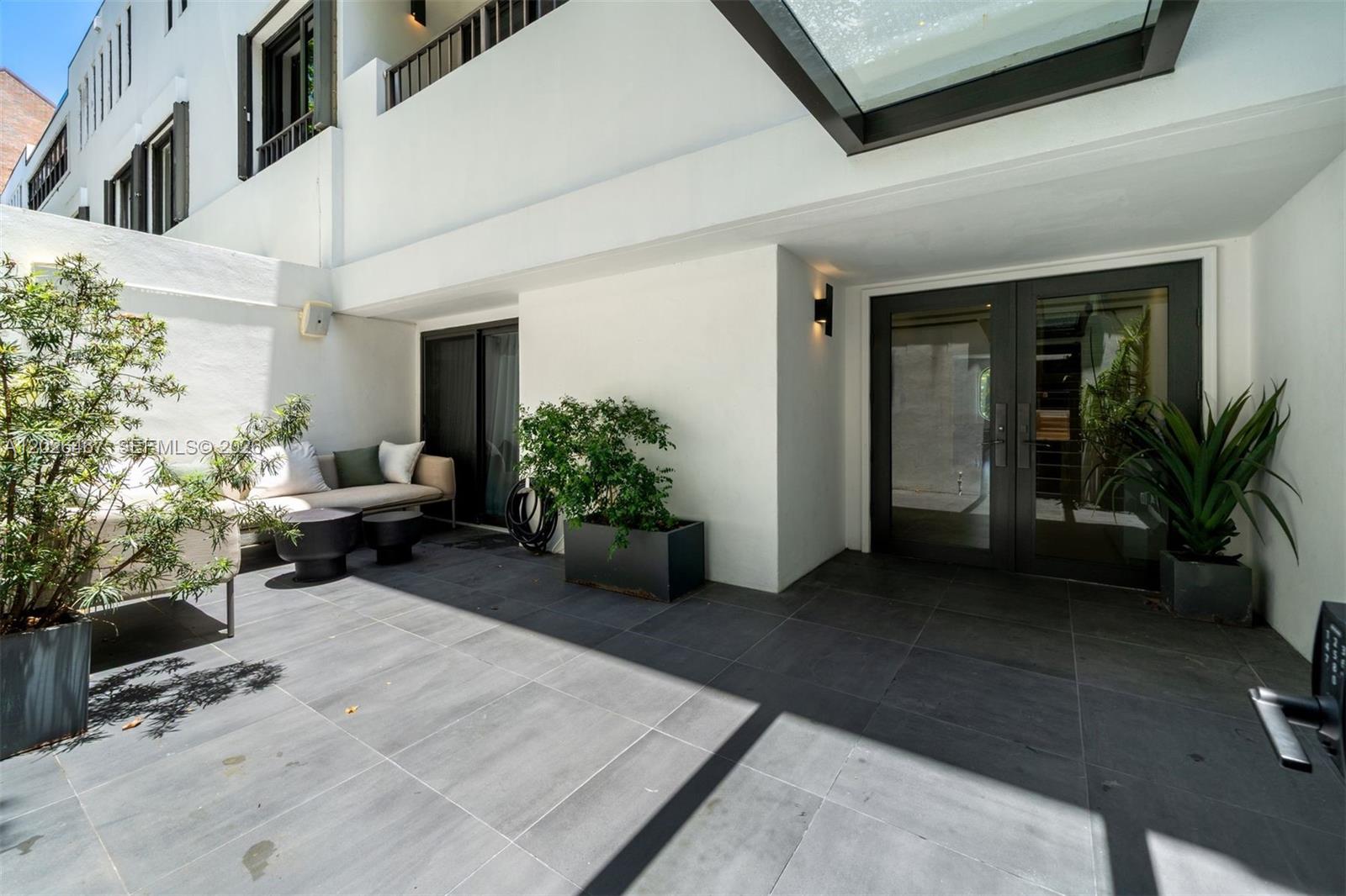 TOWERS QUAYSIDE CT-YARD V - Residential