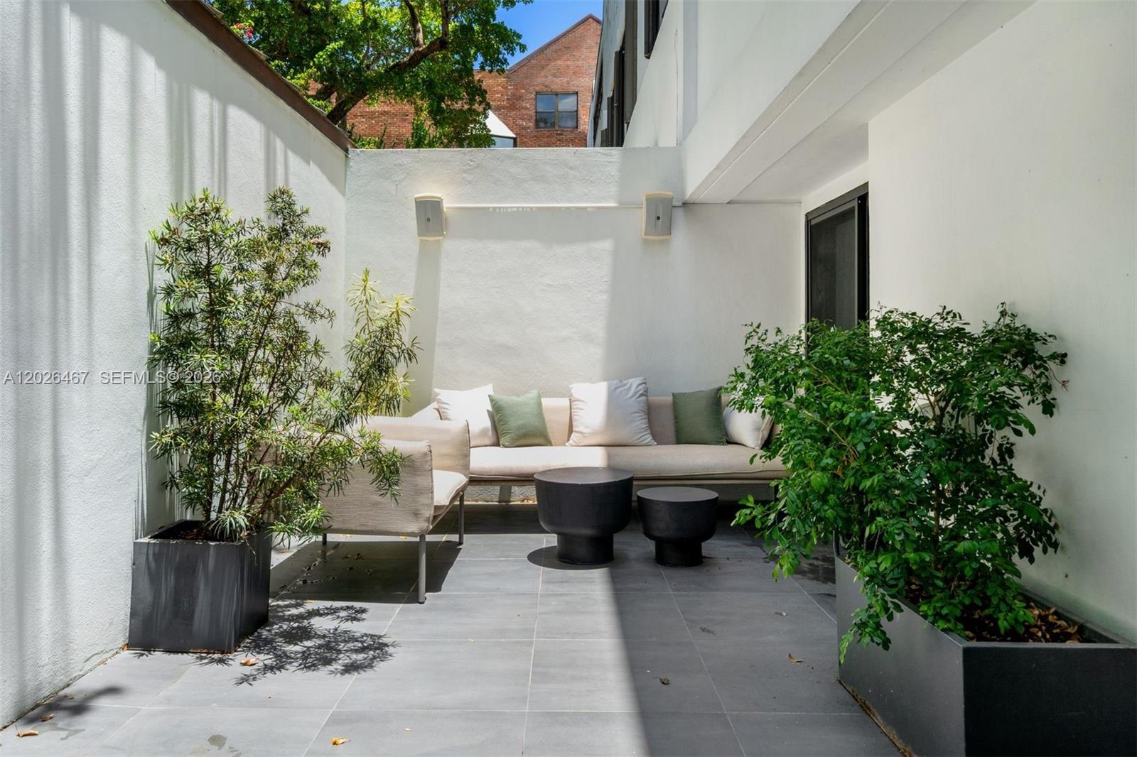 TOWERS QUAYSIDE CT-YARD V - Residential