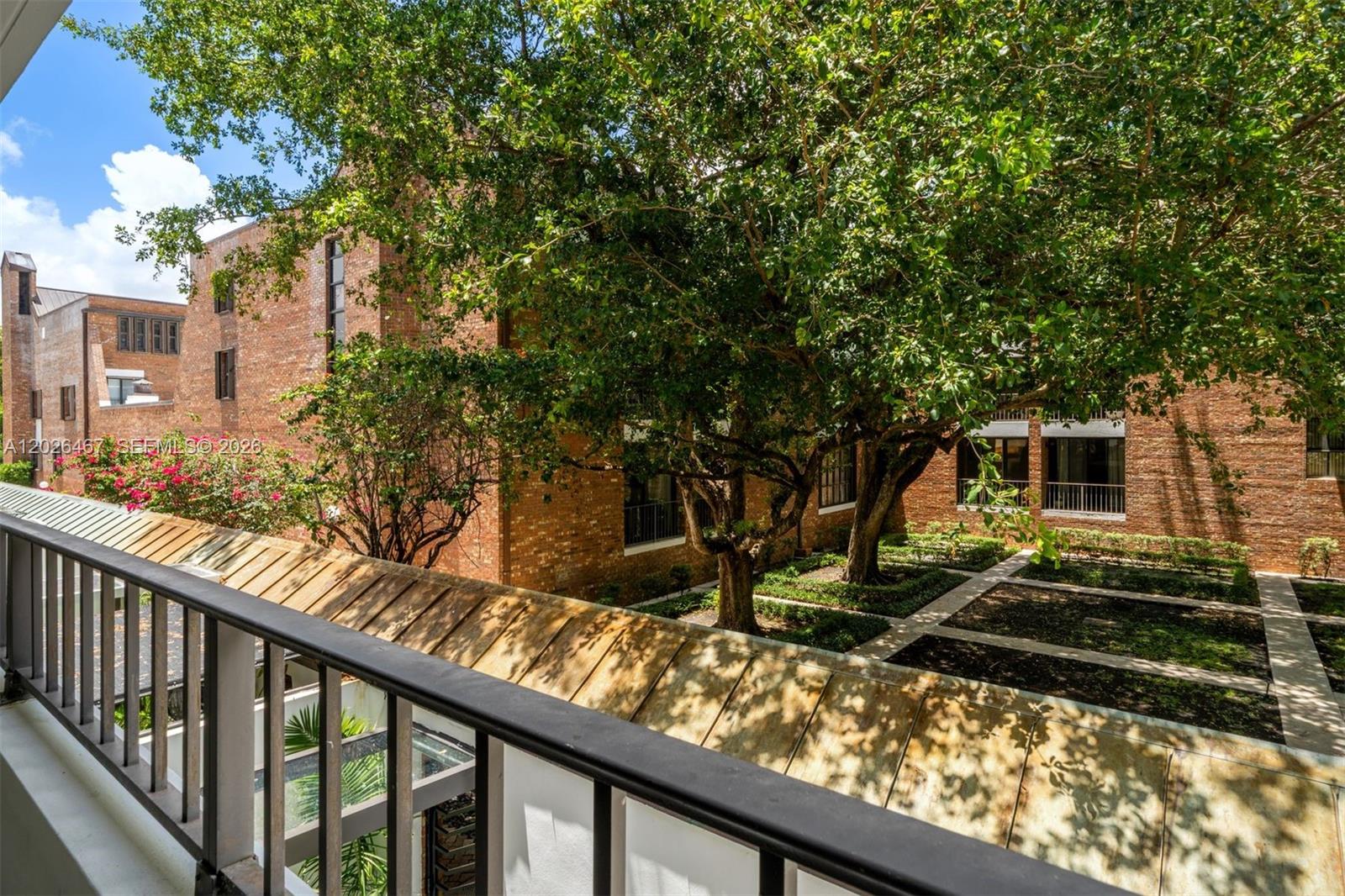 TOWERS QUAYSIDE CT-YARD V - Residential