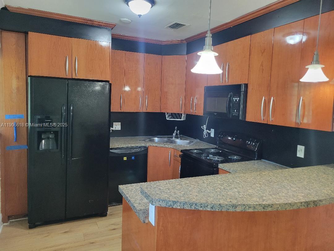 BISCAYNE VILLAGE HEIGHTS - Residential Lease