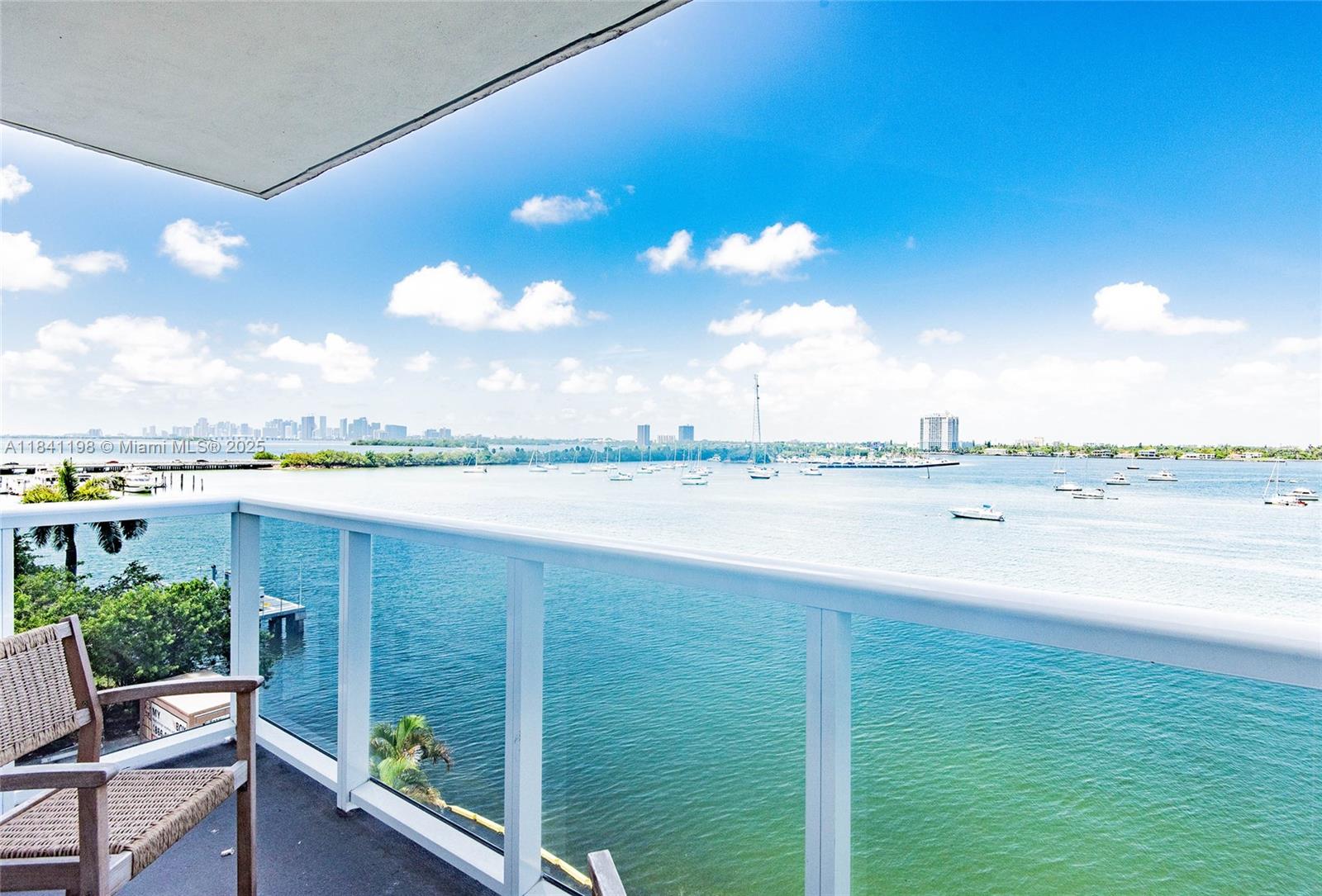 7928 West Dr 510, North Bay Village, FL, 33141/$375,000 1 7928 West Dr 510